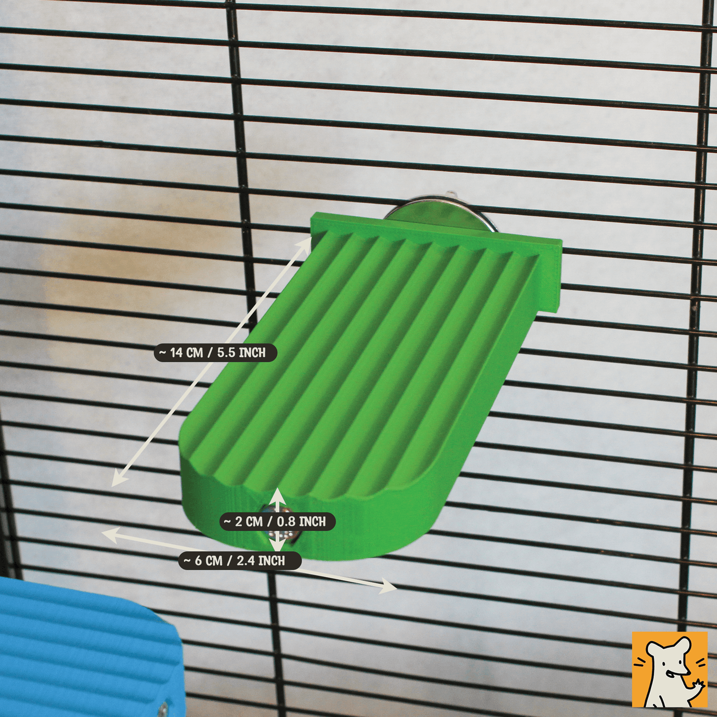 Green medium rat cage platform measuring 6cm x 14cm with ridges for added grip and climbing space.